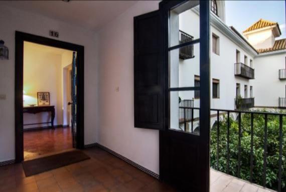 Apartamento En Un Dormitorio En Plaza Alfaro Siviglia Esterno foto